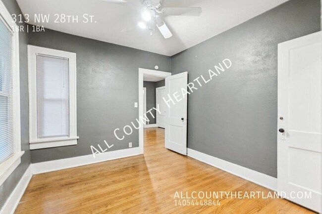 Building Photo - 313 NW 28th St