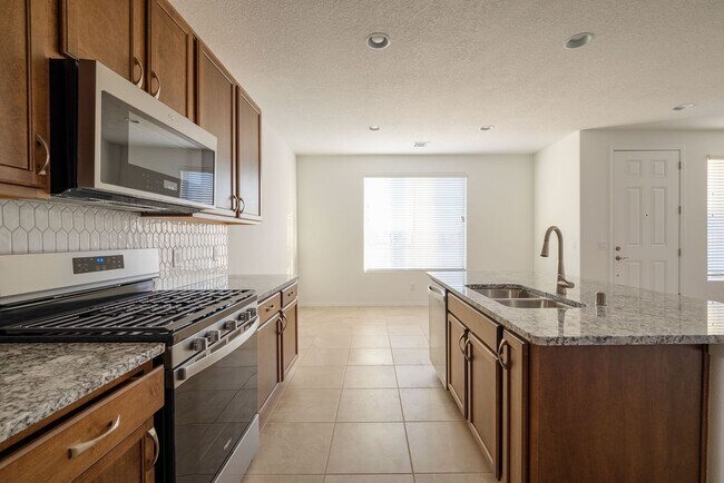 Building Photo - Brand New Pulte Townhome Available Now!!!