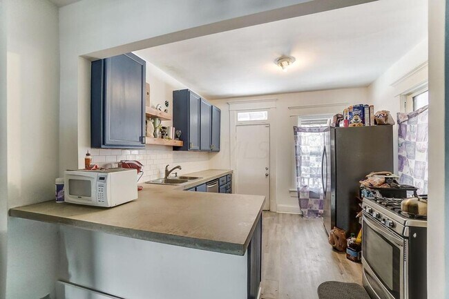 Building Photo - 888-890 Studer Ave