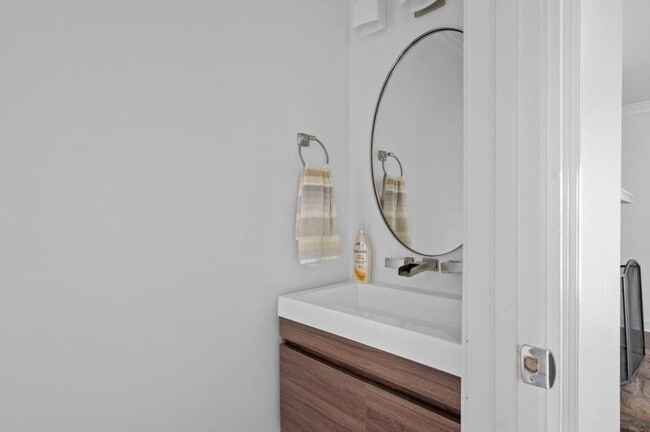 Building Photo - 1744 Woodcliff Pl NE