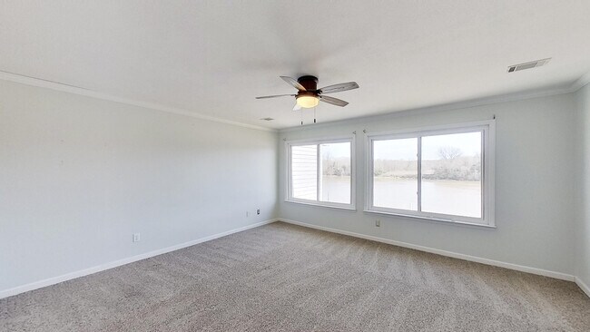 Building Photo - 690 Riverfront Dr