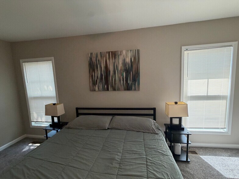 Building Photo - Room in House on Bolton Rd NW