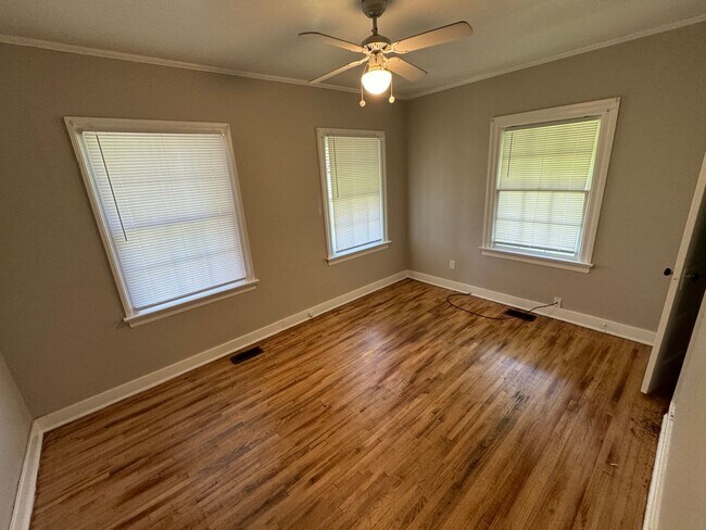 Building Photo - 3 Bedroom House Near Piggly Wiggly
