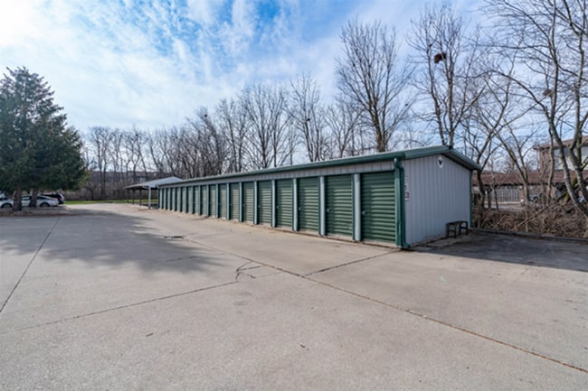 Interior Photo - 108 Oak Creek Plaza