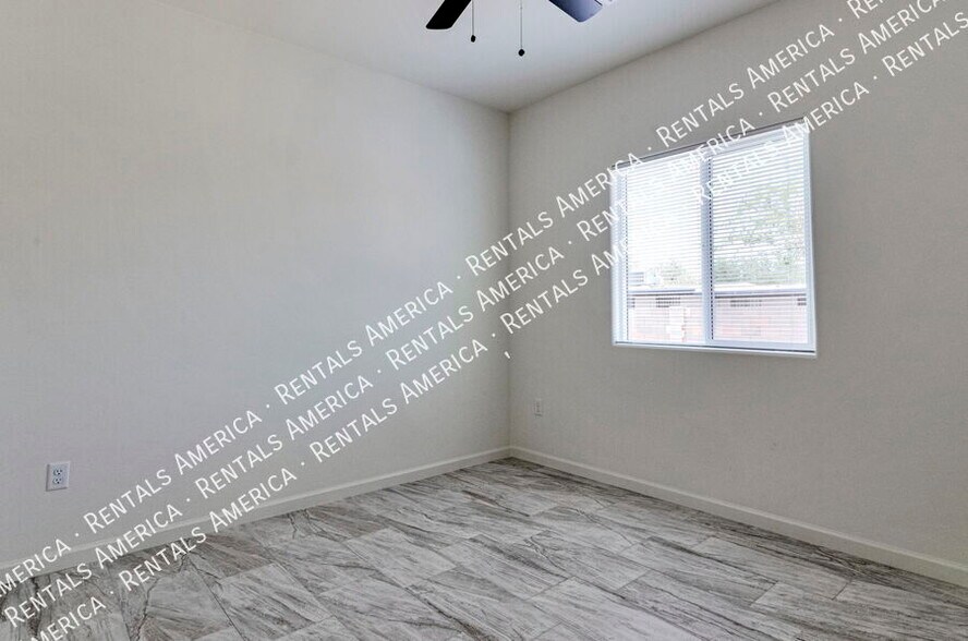 Building Photo - 3727 N Stone Ave