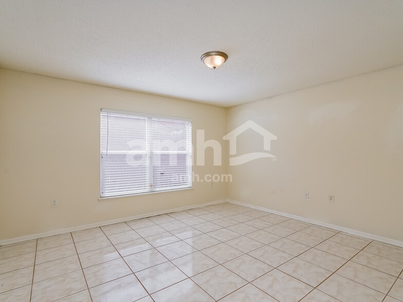 Building Photo - 12808 Lake Vista Dr