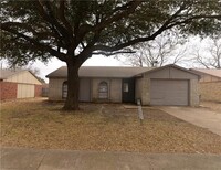 Building Photo - 556 Hanover Dr