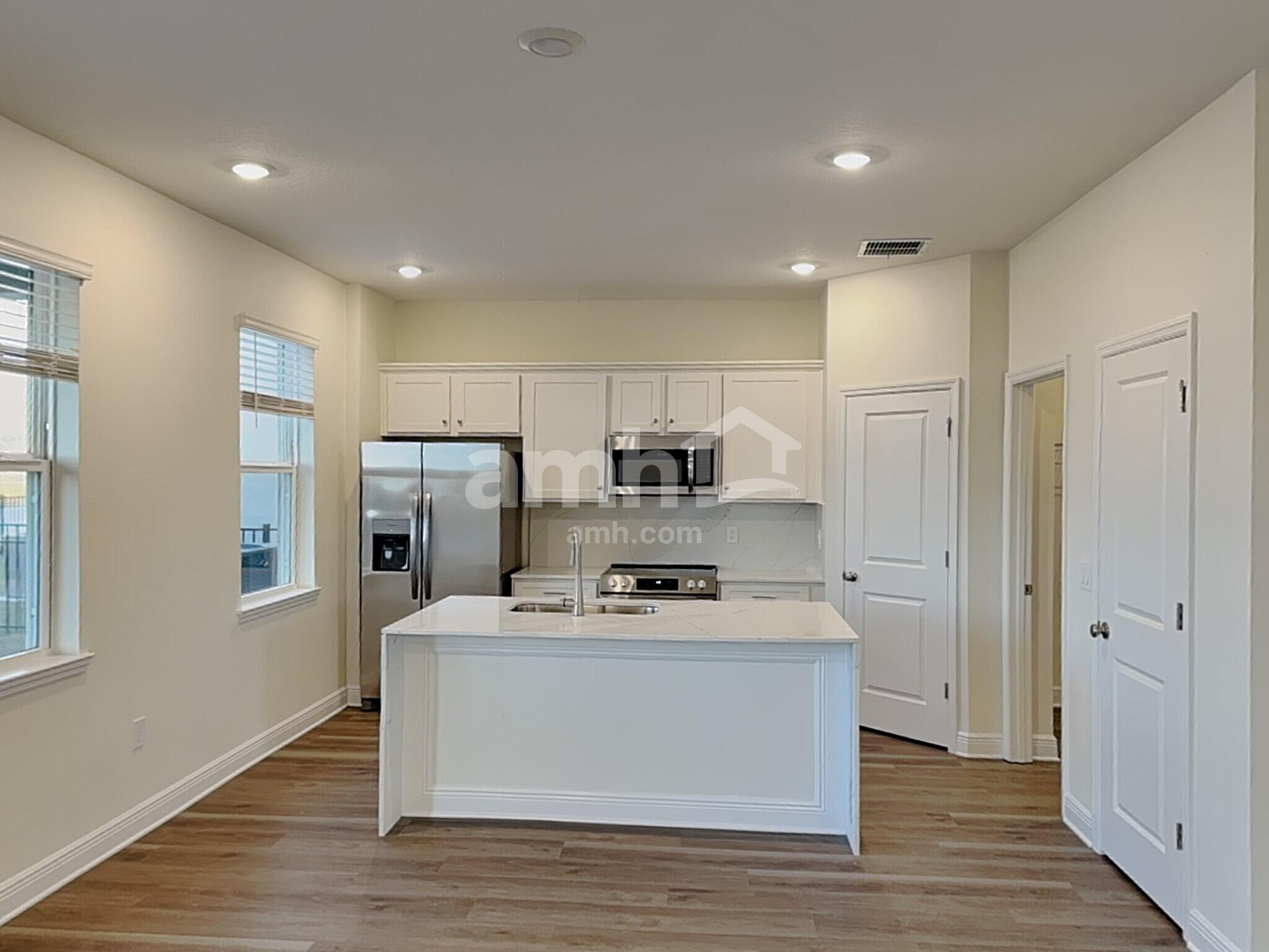 Building Photo - 5952 Sycamore Pl St