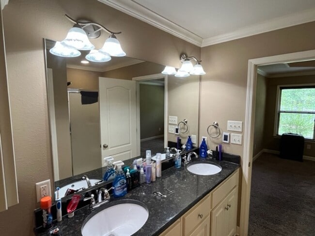 Building Photo - Nice Jacksonville Home Close to Little Roc...