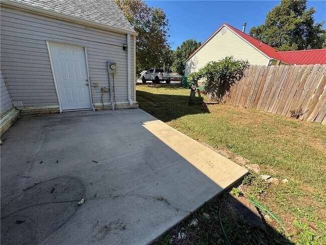 Building Photo - 70 N Hunter St