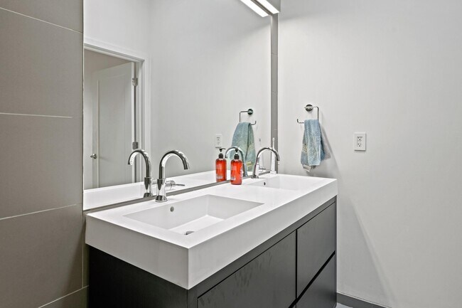 Building Photo - 1111 W St NW