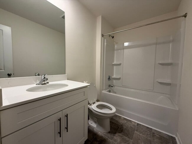 Building Photo - 4 Bedroom 2 Bathroom Home located in Greeneville, TN