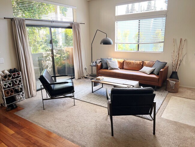 Building Photo - Beautiful Upscale Private Two Bed, Two Bat...