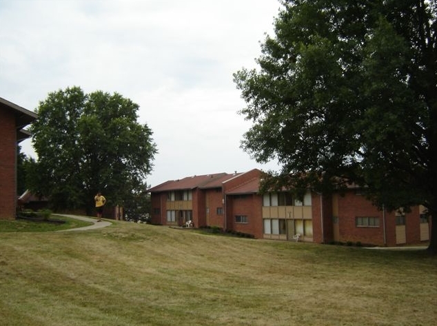 Eastwood Gardens Apartments - Huntley Ridge East at Forest Hill