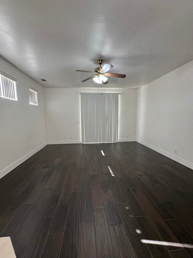 Building Photo - 74081 W Petunia Pl