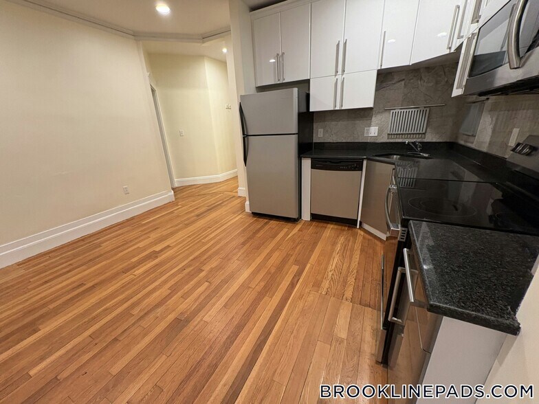 Building Photo - 191 Winthrop Rd