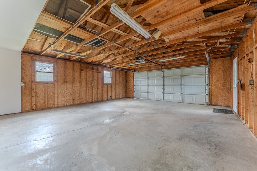 Building Photo - 1644 Route 14A
