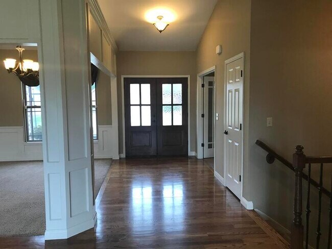 Building Photo - 8425 Treybrooke Pl