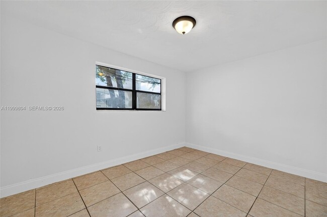 Building Photo - 762 NE 131st St