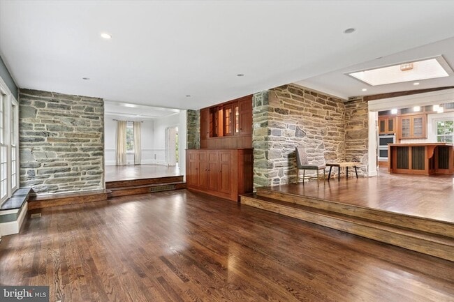 Building Photo - 217 Glenn Rd