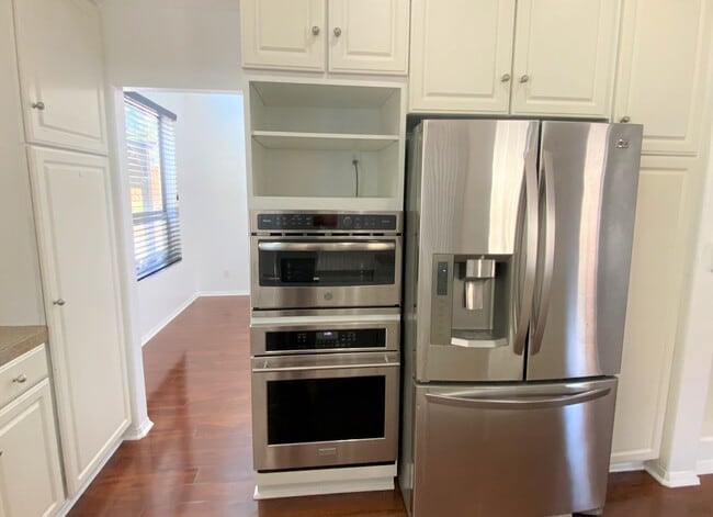 Building Photo - Spectacular 4 bd. 3 bath home in prime Dis...