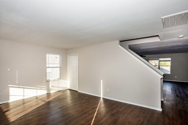 Building Photo - 6545 Ziegler Ln