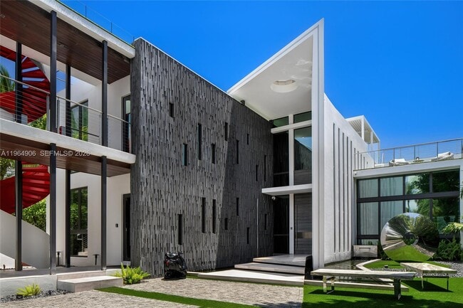 Building Photo - 528 Lakeview Ct