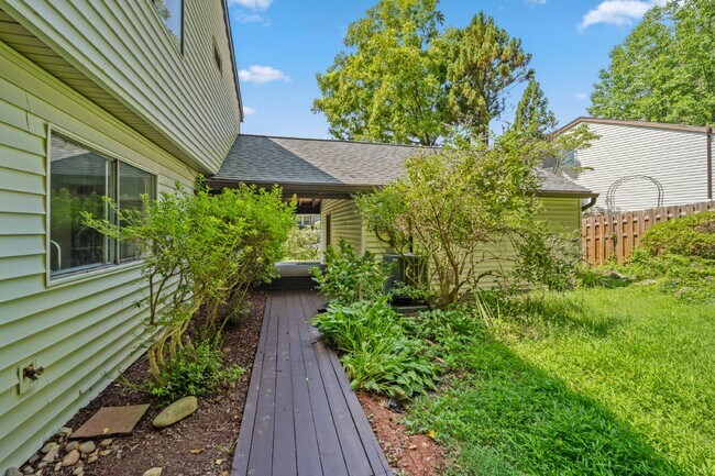 Building Photo - A Nature Lover's Dream Home!