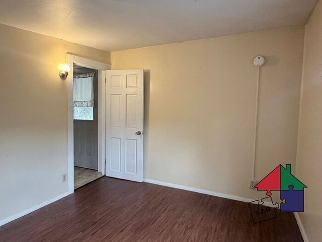 Building Photo - Barre City 2 Bedroom - Heat Included!