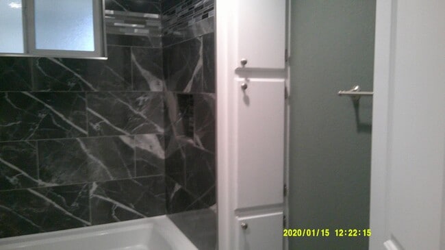 Building Photo - 945 Davis St