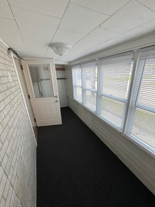 Building Photo - 1220 Moore St