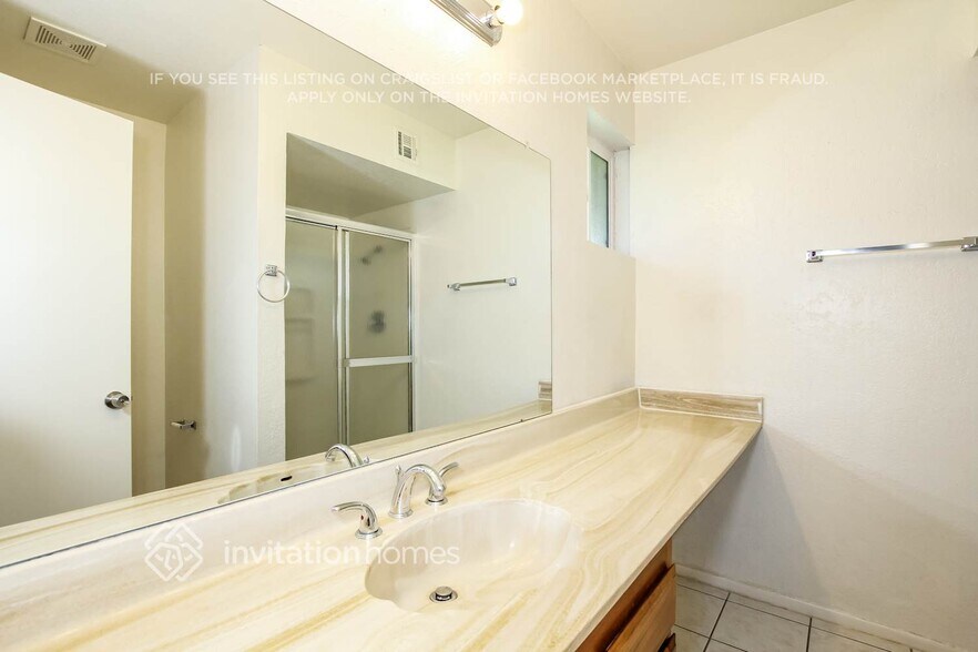 Building Photo - 5634 W Altadena Ave