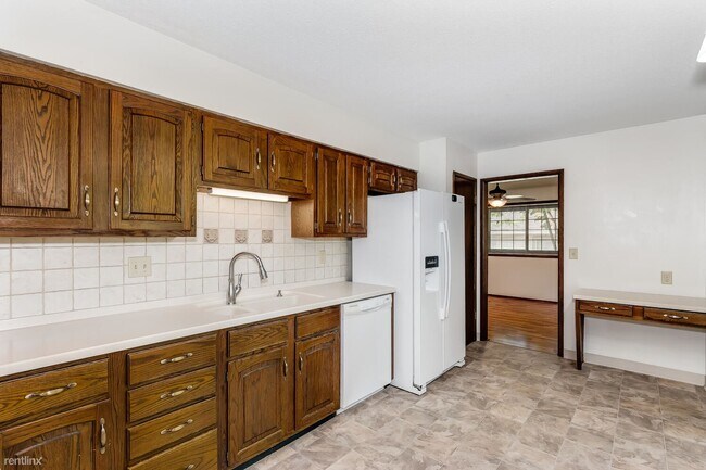 Building Photo - 3 br, 3 bath House - 1306 N Brookfield Ln