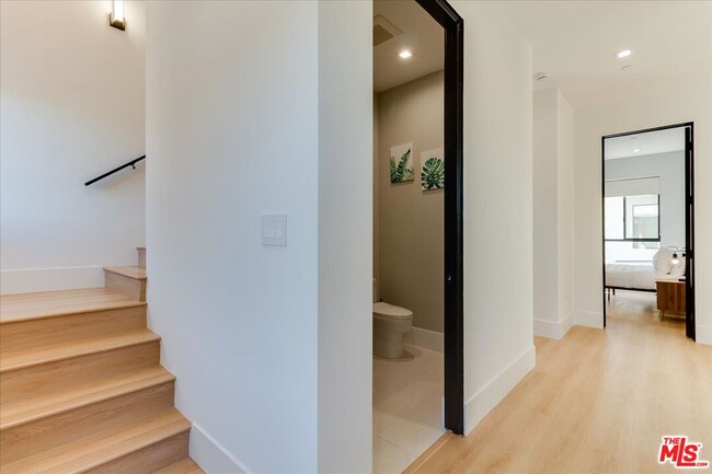Building Photo - 2034 S Curson Ave