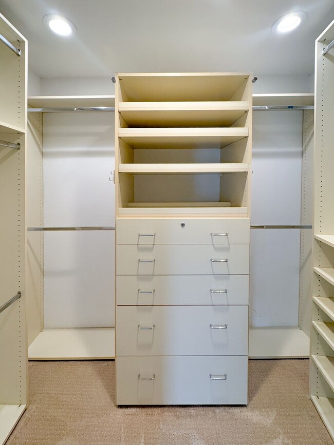 Building Photo - 2bd 2ba in a Great Community of Playa Vista