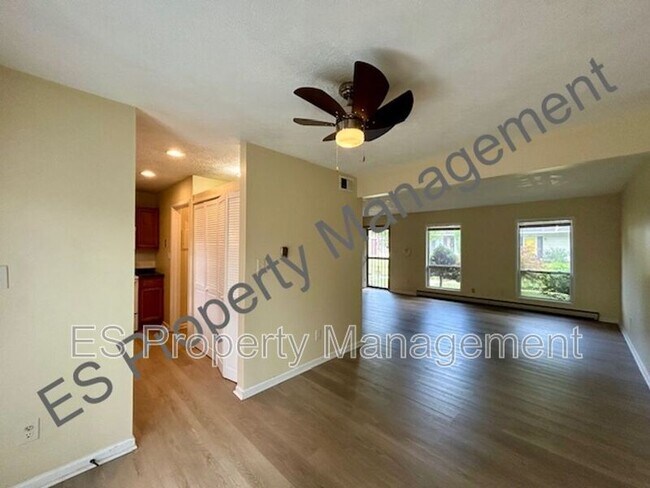 Building Photo - 718 Southfield Ct