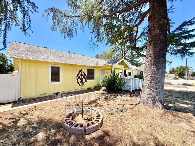 Building Photo - 41861 Acacia E Ave
