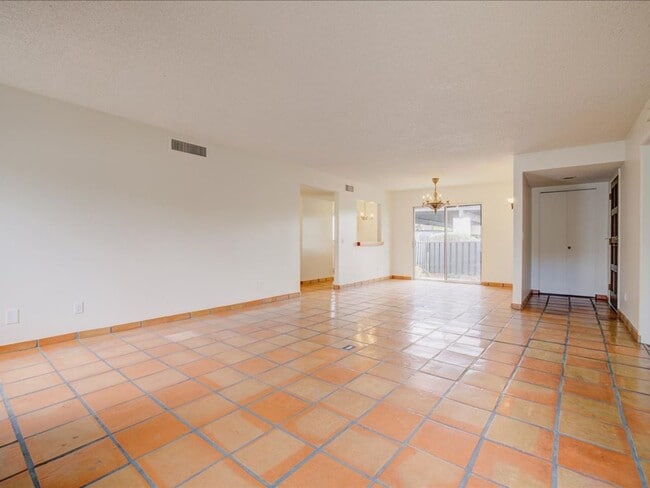 Building Photo - 2 Bedroom 2 Bathroom