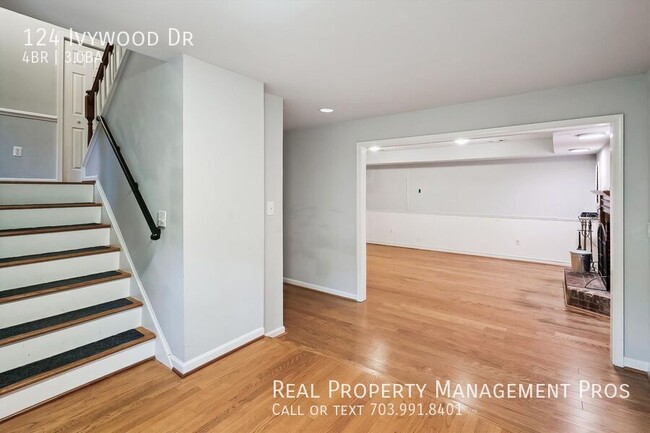 Building Photo - 124 Ivywood Dr