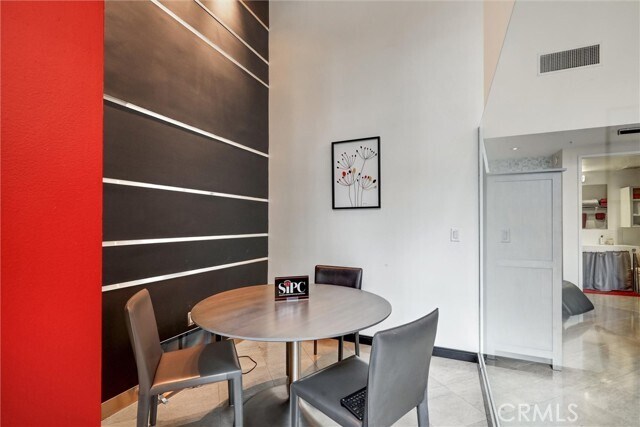 Building Photo - 350 W Ash St