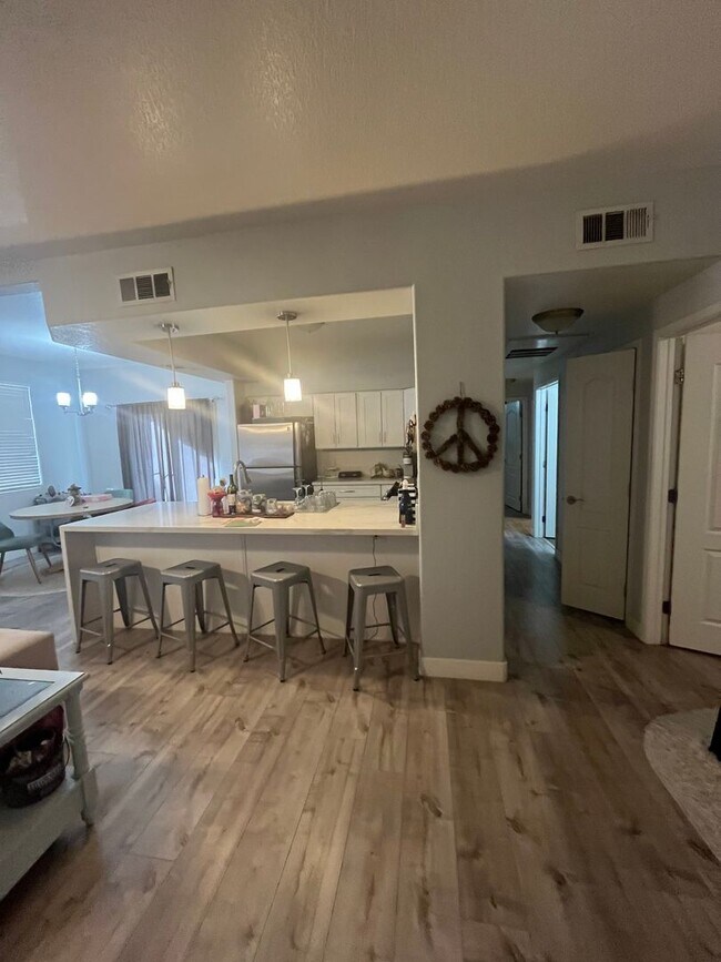 Building Photo - First-Floor 3BR/2BA Gated Condo with Resor...