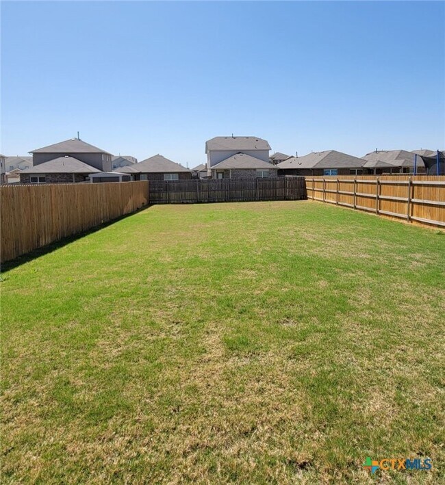 Building Photo - 417 Shiner Ln