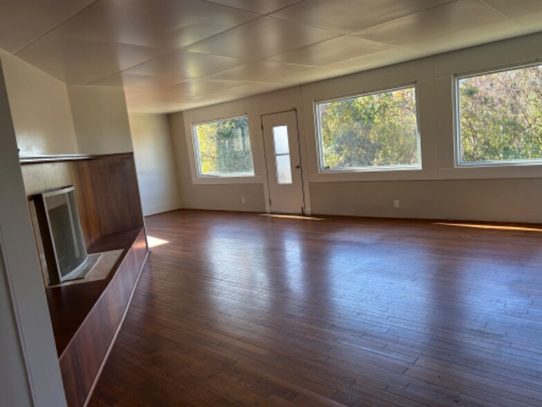 Building Photo - 5819 Black Hawk Dr