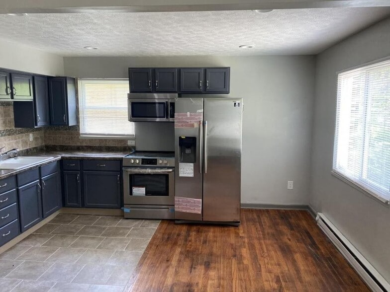 Building Photo - 412 W Parkwood Dr