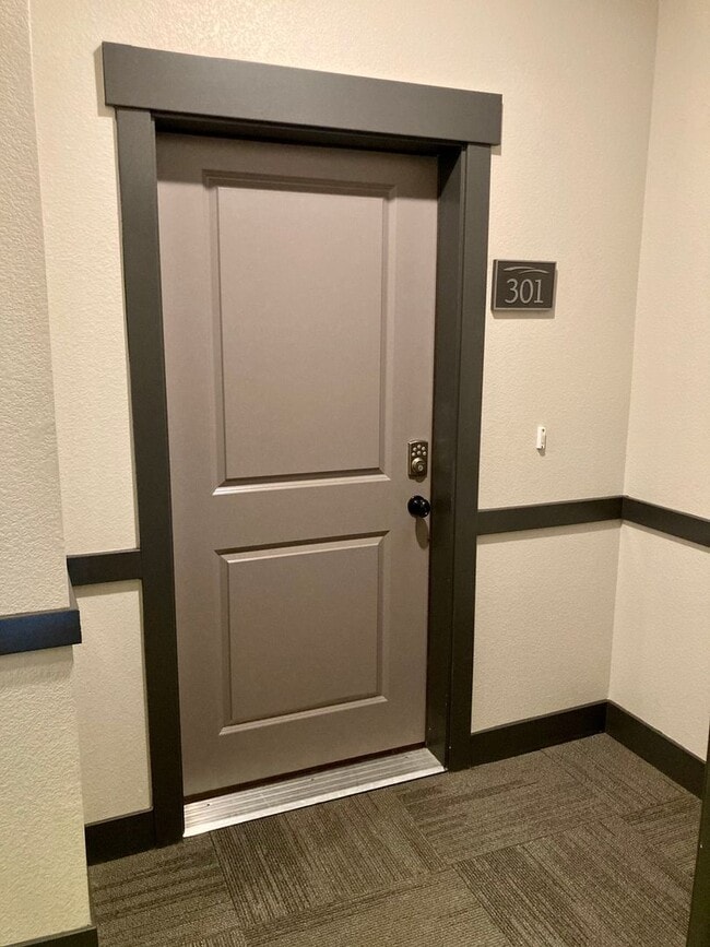 Building Photo - Spacious 3-Bed, 2-Bath Condo in the Desirable Rigden Farm Area