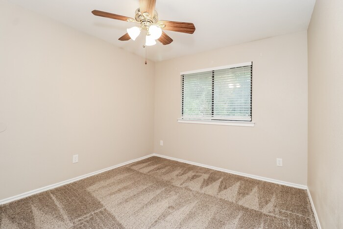 Building Photo - 524 E Lanett Dr
