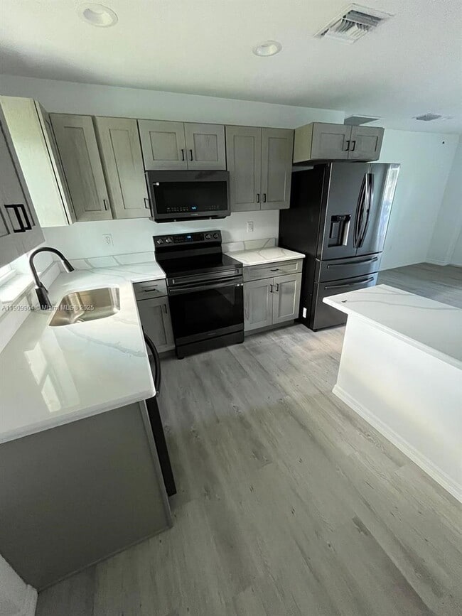 Building Photo - 5218 SE 43rd St