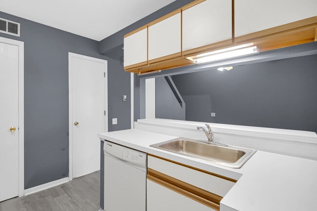 Building Photo - 439 Valley Forge Ct