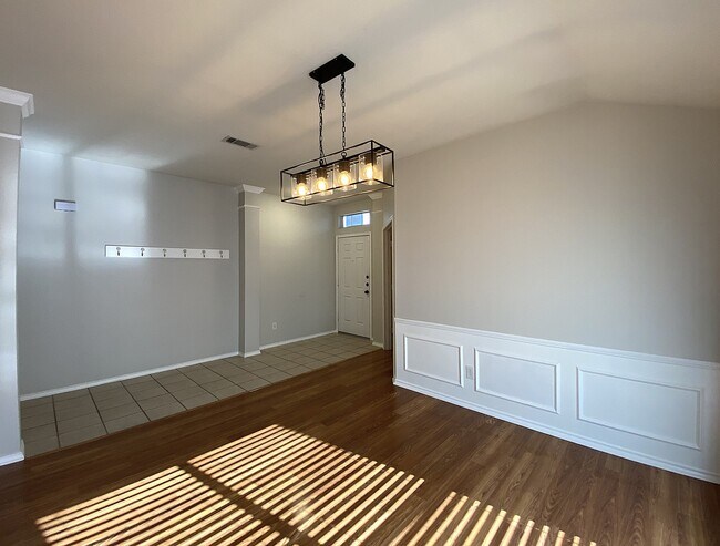 Building Photo - 102 Mission Dr