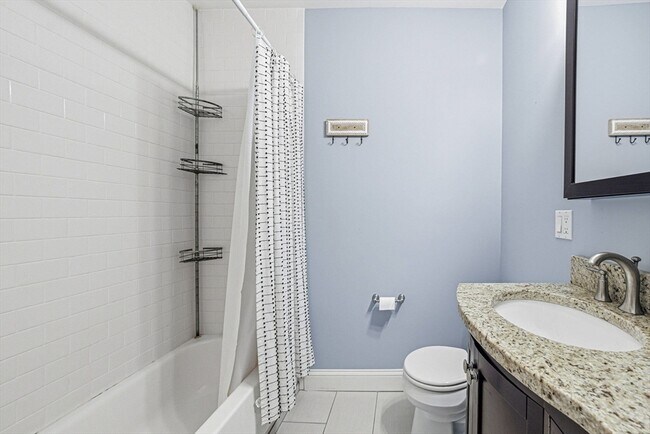 Building Photo - 659 Moody St